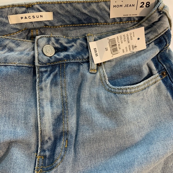 NWT Pacsun Light Wash Mom Jeans - Size 28 - Picture 3 of 5